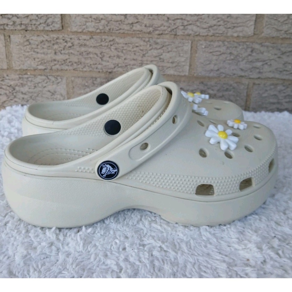 Crocs Women's Cream Platform Clog Daisy Charms Sz 7 - Picture 2 of 7